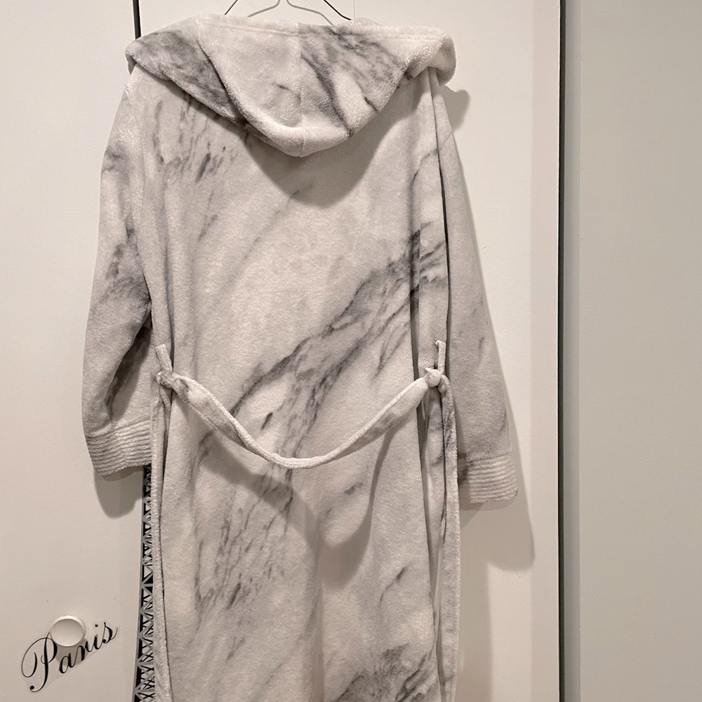 Marble Plush Robe with hood - Picture 1 of 9